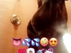 Ass shaking in the shower