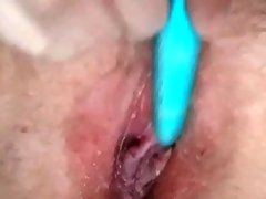 Horny girl plays with her clit til she can’t take it anymore